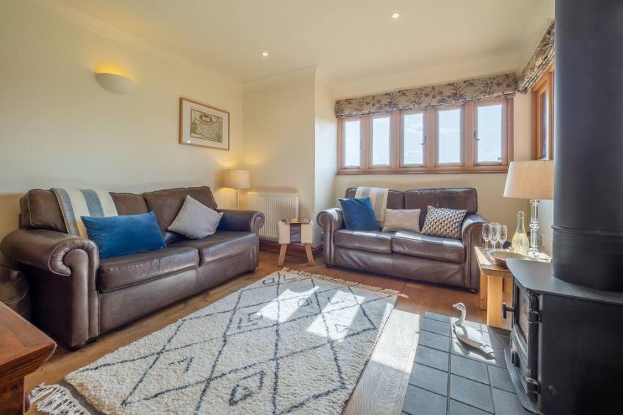 This lovely holiday home on The Manor House Estate in Bawdsey provides a peaceful location for a fam