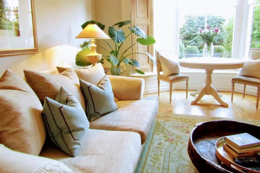 Spacious One Bedroom Apartment in Beautiful Crouch End, 20 mins to City Centre