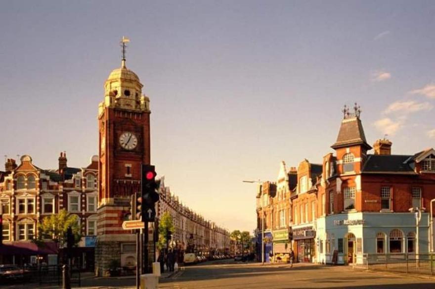 Spacious One Bedroom Apartment in Beautiful Crouch End, 20 mins to City Centre