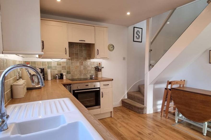 Charming Country Cottage with Lovely Private Rural Views