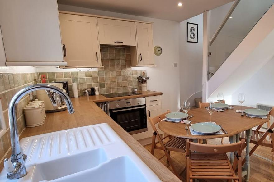 Charming Country Cottage with Lovely Private Rural Views