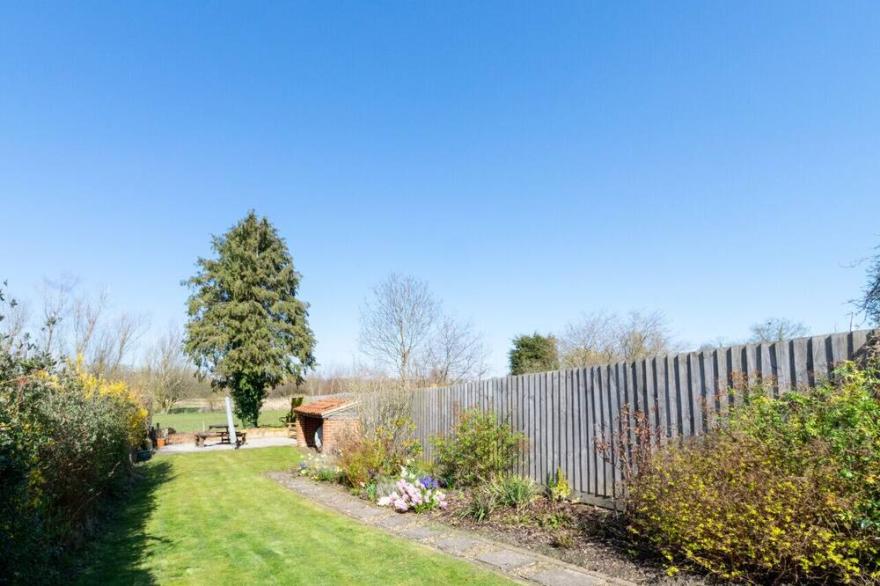 Heather View - Three Bedroom House, Sleeps 4