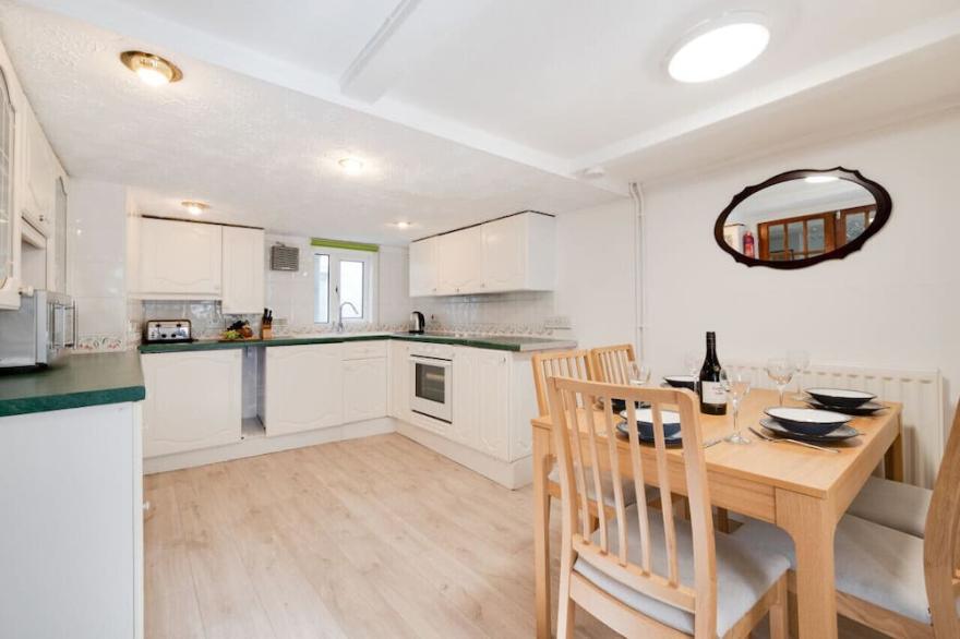 Bailey's Cottage - Three Bedroom House, Sleeps 5