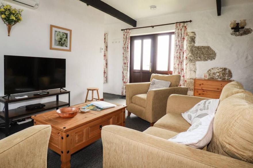 KESTREL CORNER, family friendly, character holiday cottage in Lanivet