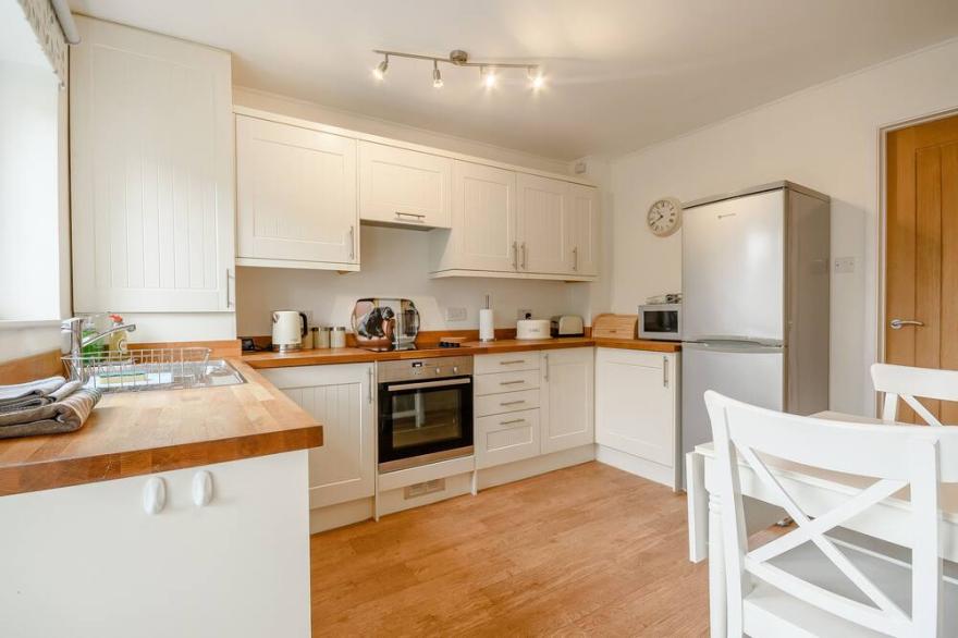 MORRIS ROAD, luxury holiday cottage, with a garden in Broadway