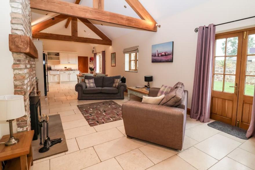 MISTAL COTTAGE, family friendly, luxury holiday cottage in Husthwaite