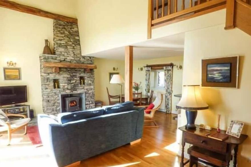 PHEASANT COTTAGE, pet friendly, character holiday cottage in Cartmel