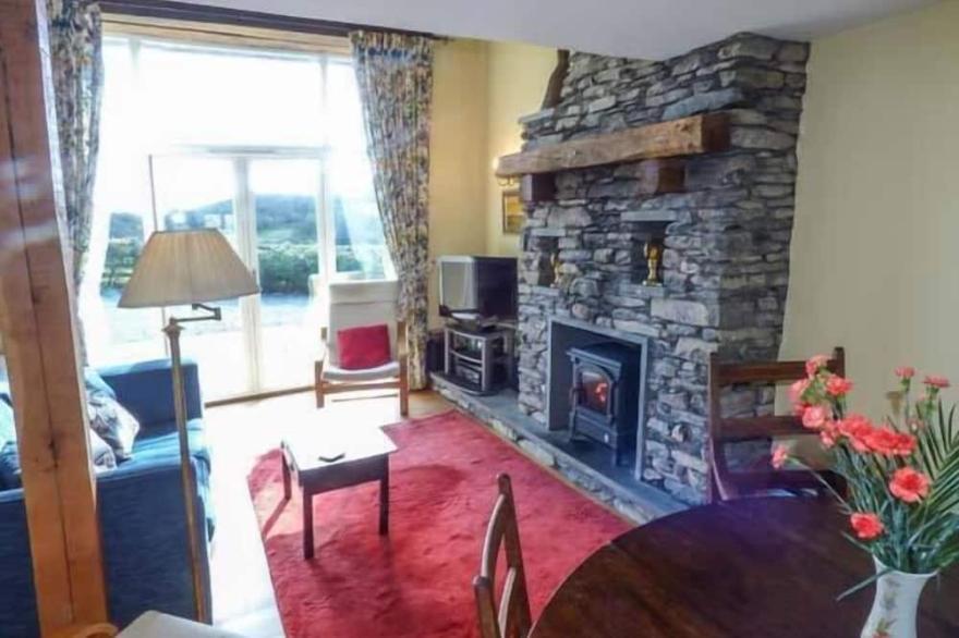 PHEASANT COTTAGE, pet friendly, character holiday cottage in Cartmel