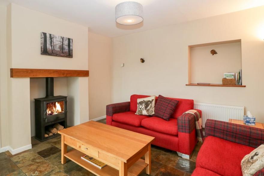 PIPPINS, family friendly, with open fire in Bream