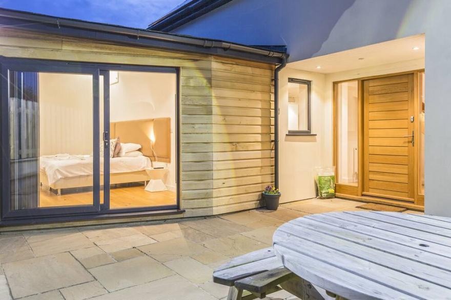 BOSCARNE, family friendly, country holiday cottage in St Ives