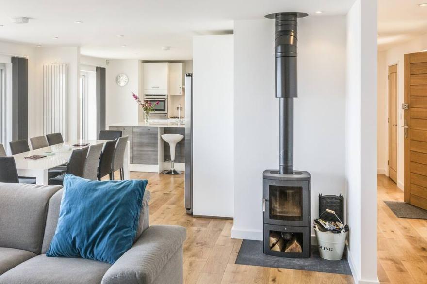 BOSCARNE, family friendly, country holiday cottage in St Ives
