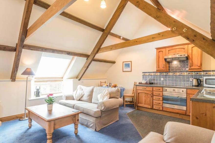 JENNY'S COTTAGE, character holiday cottage in Alnmouth
