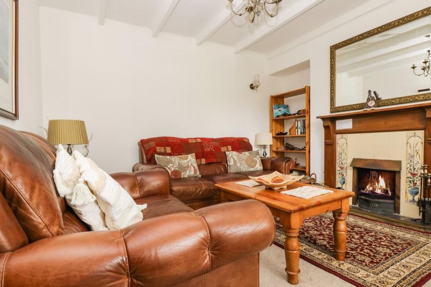 ANGARRACK FARMHOUSE, family friendly, with hot tub in Hayle