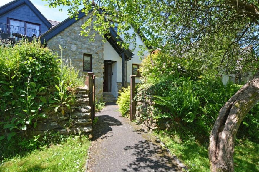 Lupin - Three Bedroom House, Sleeps 6