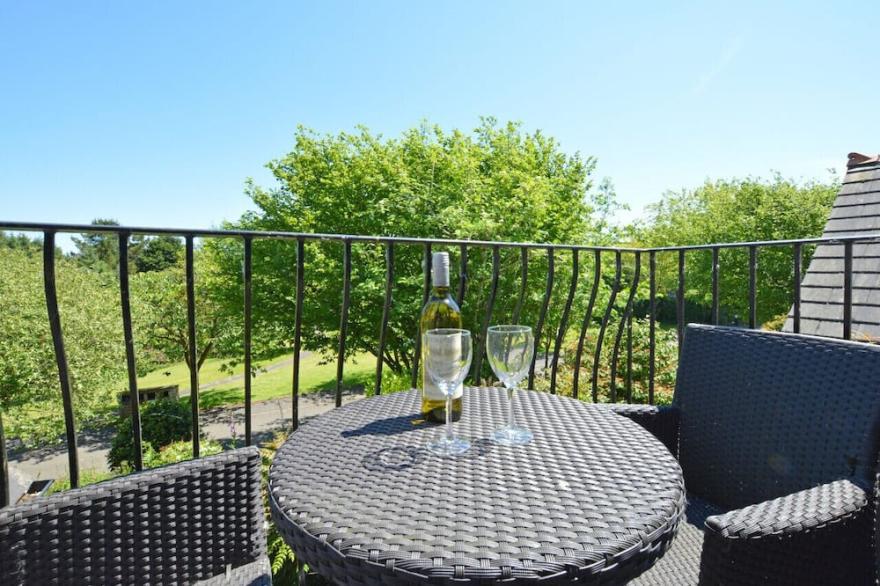 Lupin - Three Bedroom House, Sleeps 6