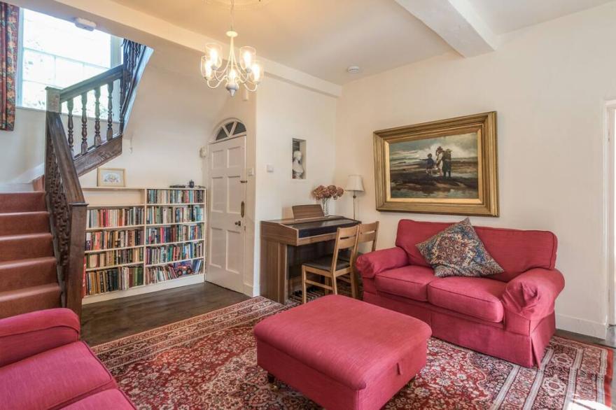 THE OLD SCHOOLHOUSE AND COTTAGE, family friendly in Bishop's Castle