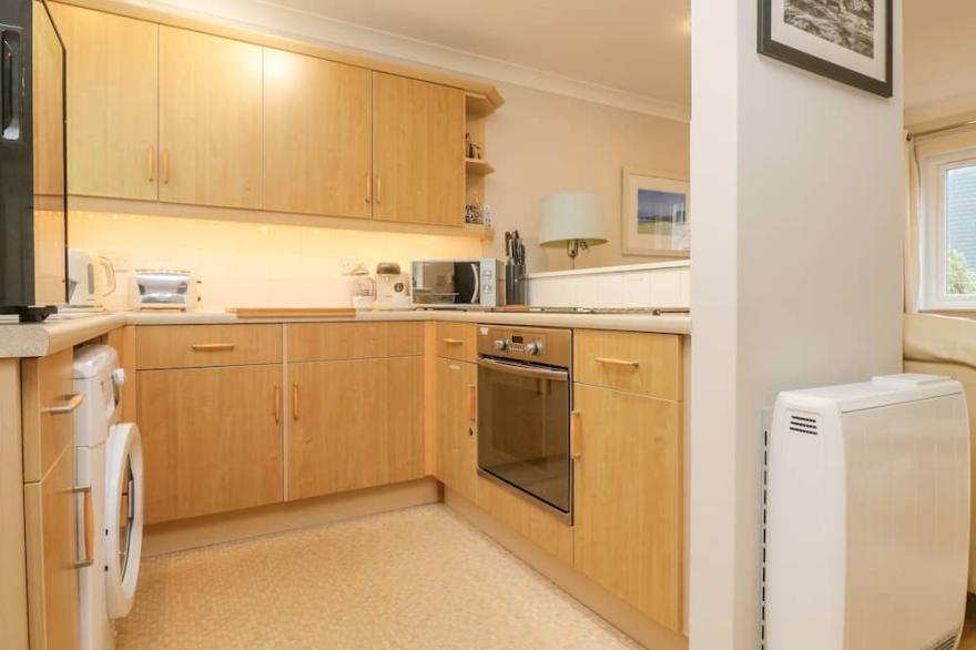 OYSTER COTTAGE, family friendly, with a garden in Falmouth