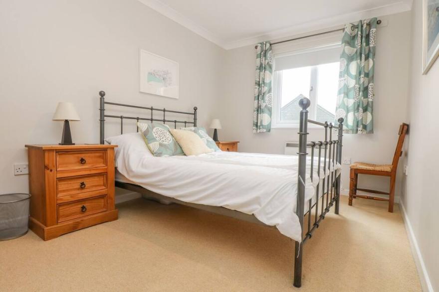 OYSTER COTTAGE, family friendly, with a garden in Falmouth