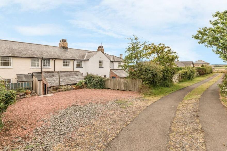 3B COASTGUARD COTTAGES, family friendly in Low Newton-By-The-Sea