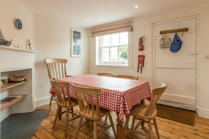 3B COASTGUARD COTTAGES, family friendly in Low Newton-By-The-Sea