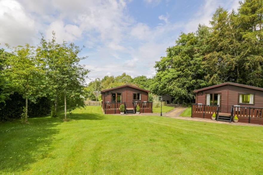 THE SPINNEY LODGE, pet friendly, with a garden in Jedburgh