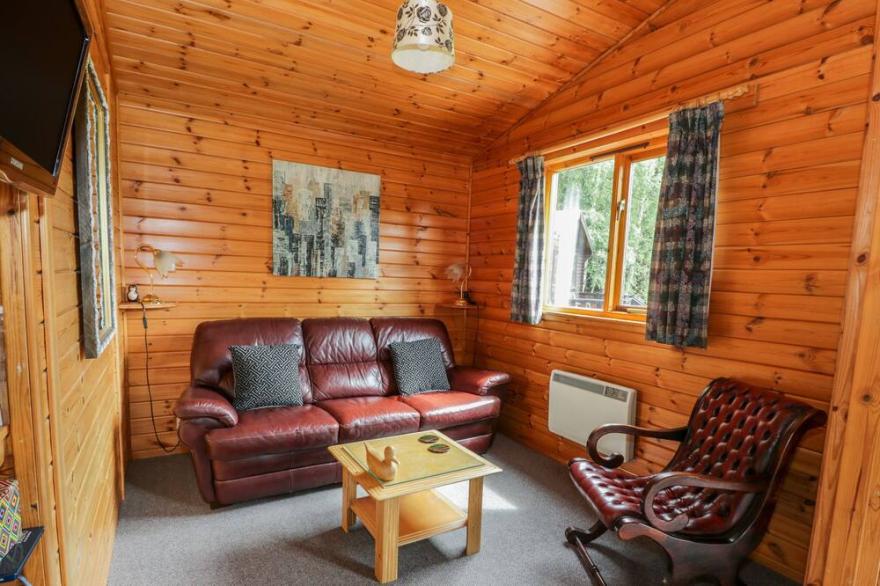 THE SPINNEY LODGE, pet friendly, with a garden in Jedburgh