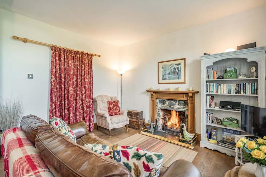 2 BEACON HIGH, family friendly, character holiday cottage in Lindale