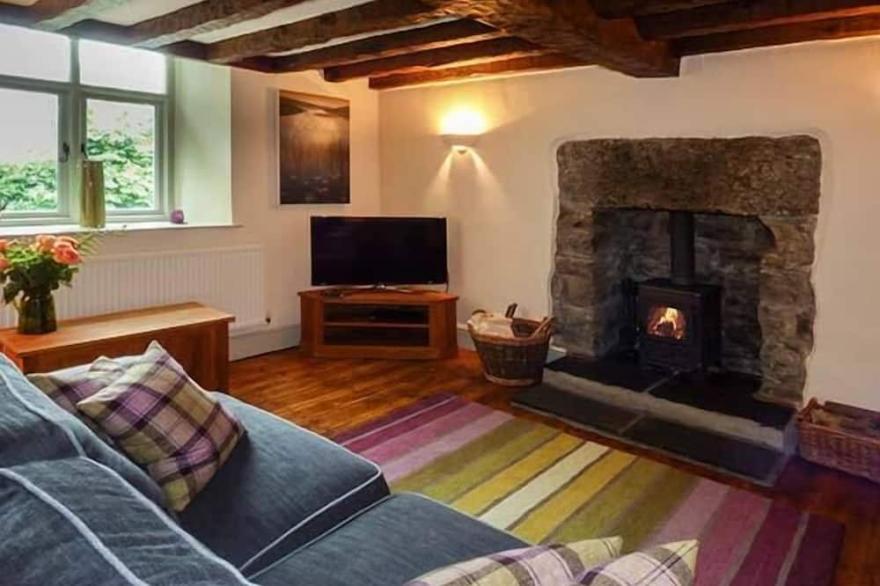 HONEYPOT COTTAGE, family friendly, with open fire in Brigsteer