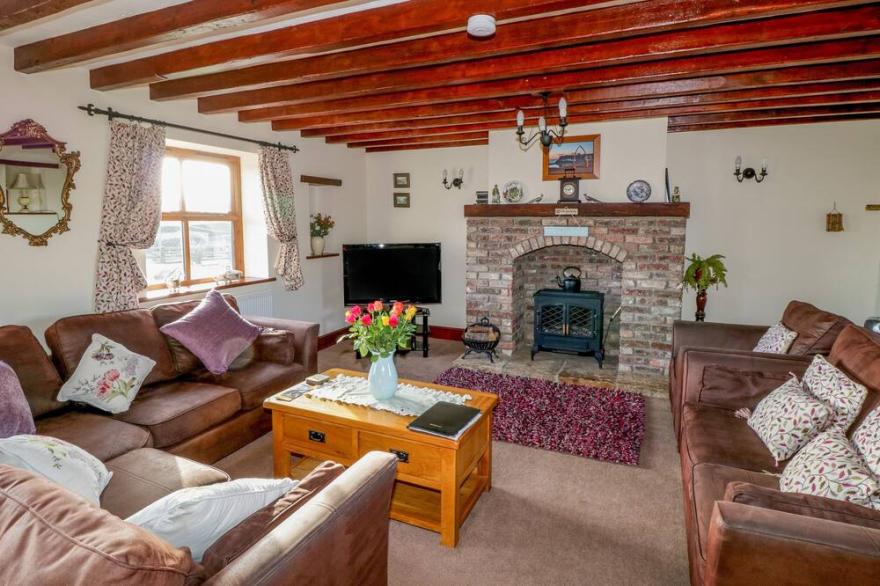 WHALEBONE COTTAGE AT BROADINGS FARM, pet friendly in Whitby