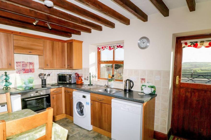 WHALEBONE COTTAGE AT BROADINGS FARM, pet friendly in Whitby
