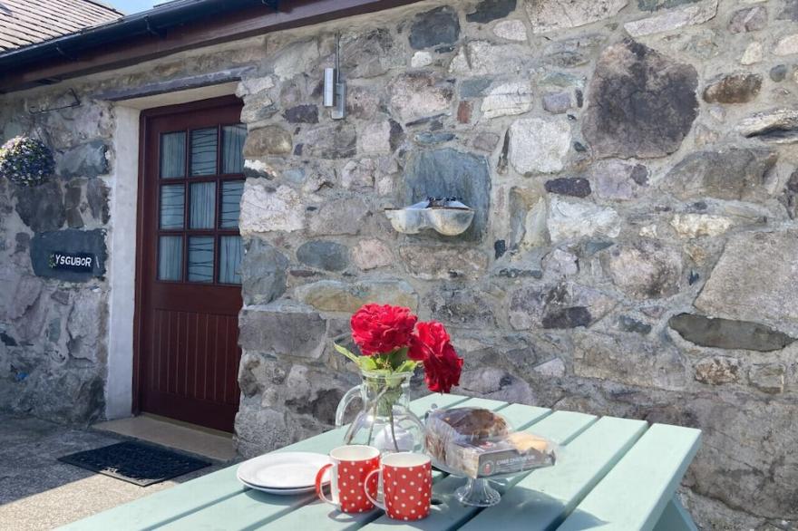 Ysgubor - Two Bedroom House, Sleeps 4