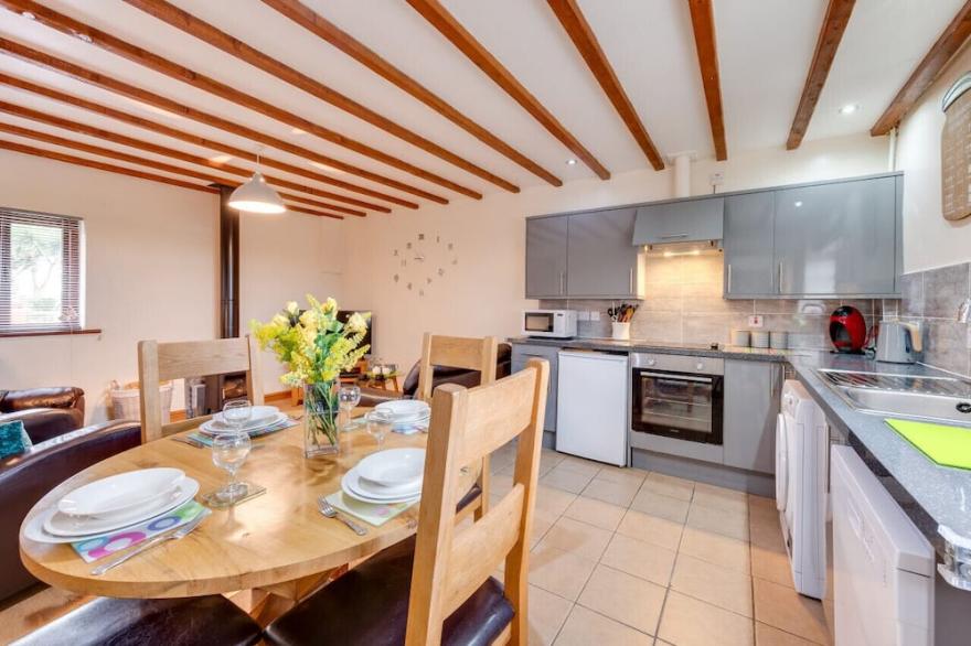 Ysgubor - Two Bedroom House, Sleeps 4