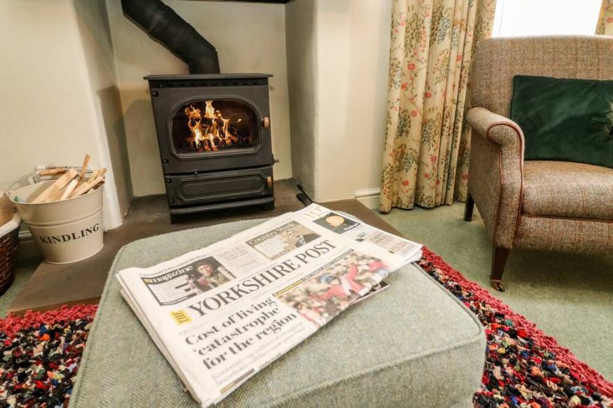 BILL'S PLACE, luxury holiday cottage, with open fire in Bainbridge