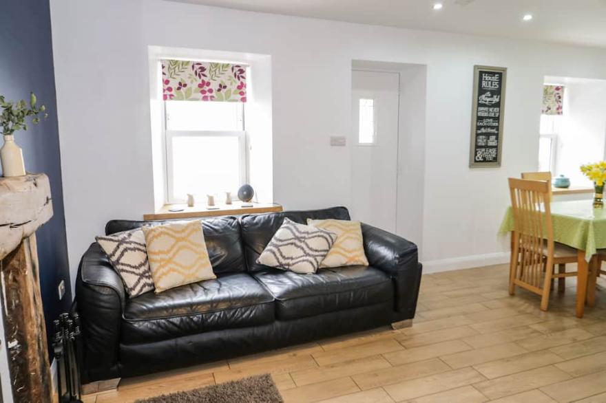 BODFAN PENIEL, pet friendly, with open fire in Llanerchymedd