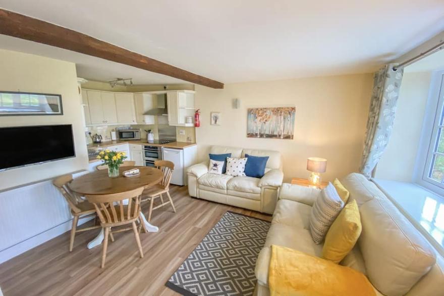 PRIMROSE COTTAGE, family friendly, country holiday cottage in Malton