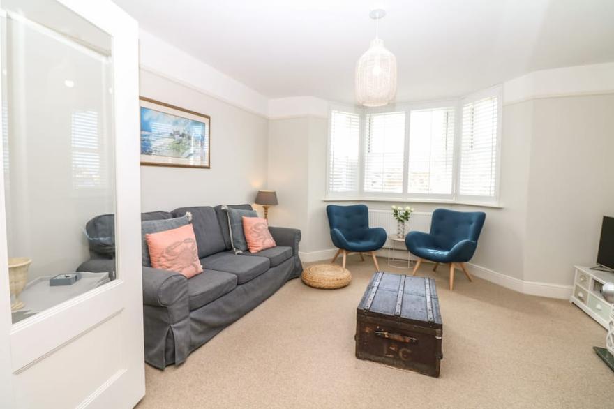 COOL STONE COTTAGE, pet friendly, country holiday cottage in Instow