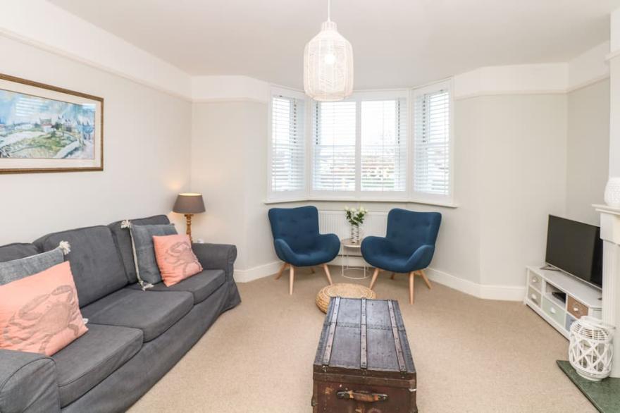 COOL STONE COTTAGE, pet friendly, country holiday cottage in Instow
