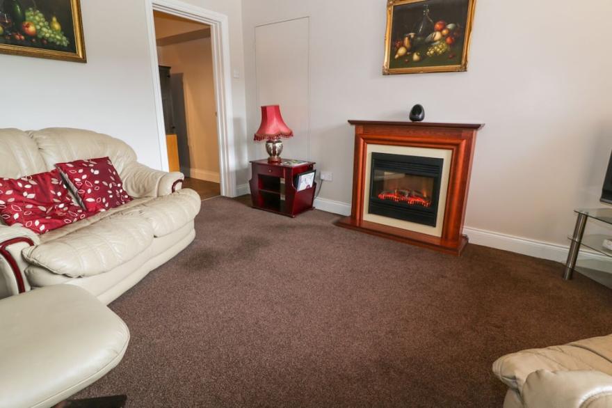 HUNTERS MOON ANNEXE, pet friendly, with a garden in Fulford