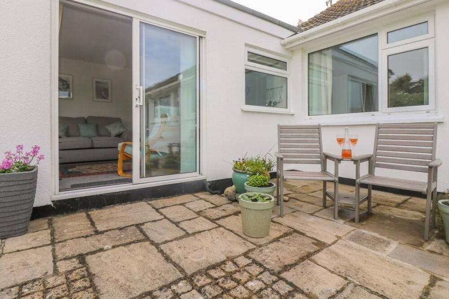 BRE AN MOR, country holiday cottage, with a garden in Praa Sands