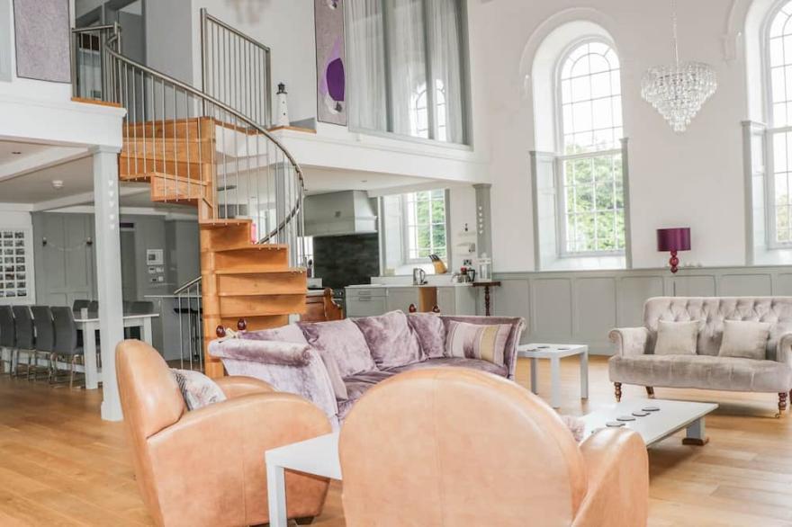 CAPEL BRYN BACHAU, pet friendly, with open fire in Chwilog