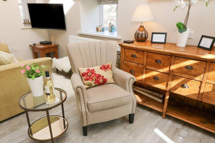 LOTTIE'S LOFT, pet friendly, luxury holiday cottage in Grassington