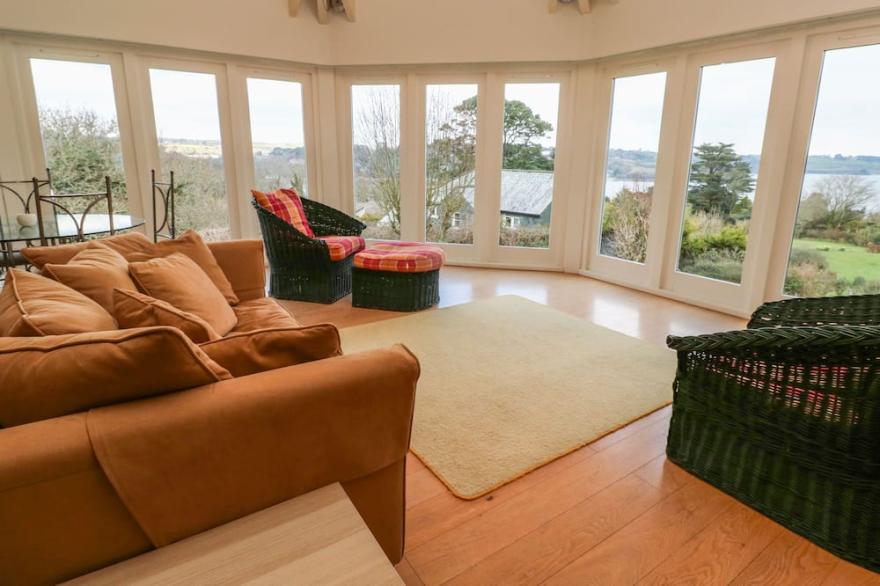 PENARVON HOUSE, pet friendly, luxury holiday cottage in Helford