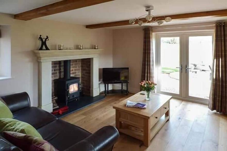 ROSE COTTAGE, family friendly, luxury holiday cottage in Winforton
