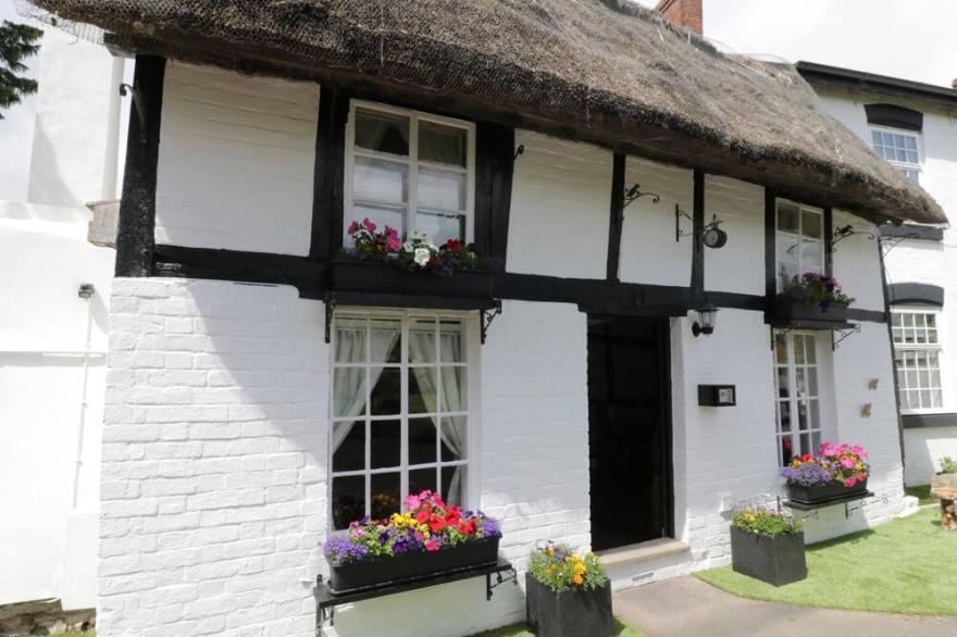 EIGHTLANDS, romantic, luxury holiday cottage in Hereford