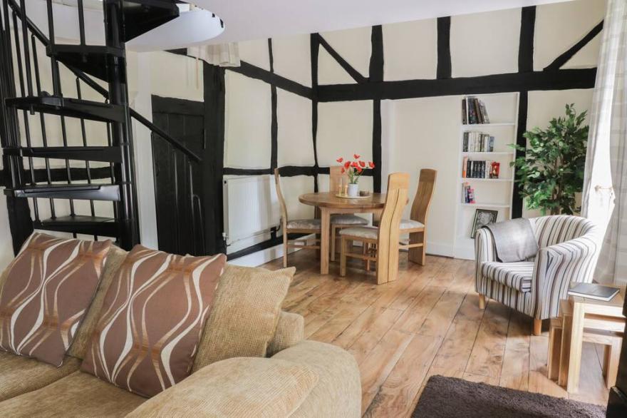 EIGHTLANDS, romantic, luxury holiday cottage in Hereford