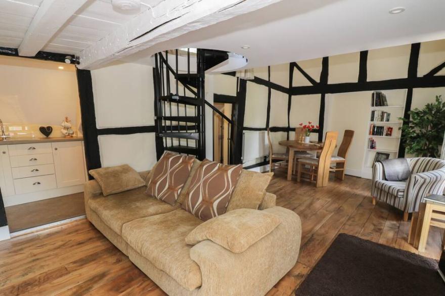 EIGHTLANDS, romantic, luxury holiday cottage in Hereford