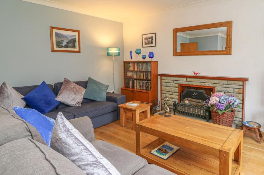 TREDERWEN, pet friendly, country holiday cottage in Rhayader
