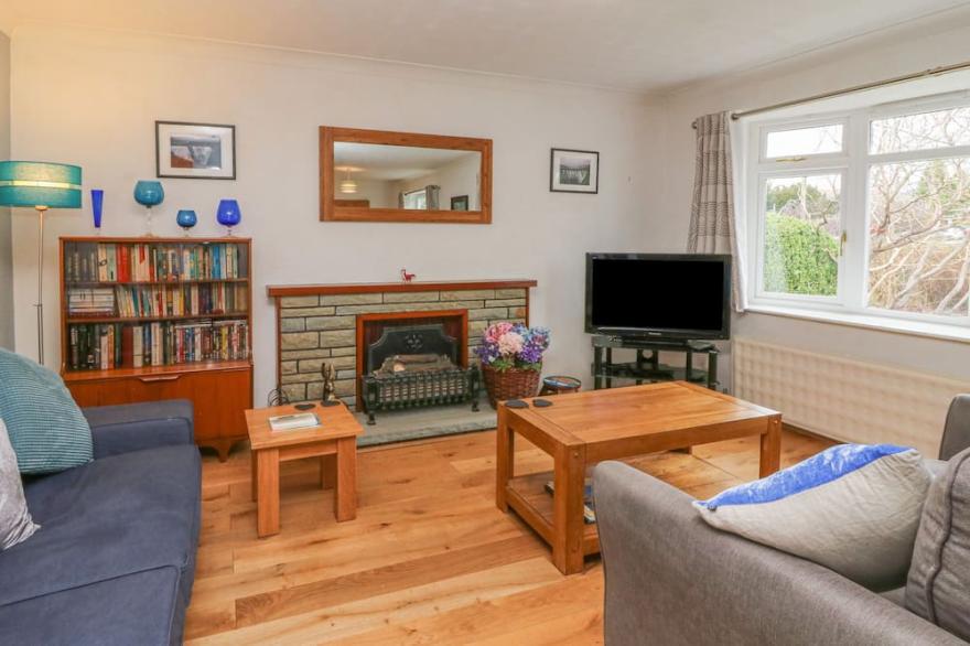 TREDERWEN, pet friendly, country holiday cottage in Rhayader