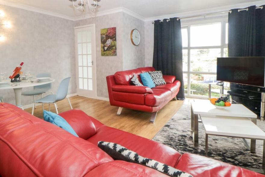FOWEY COTTAGE, family friendly, with a garden in Torquay