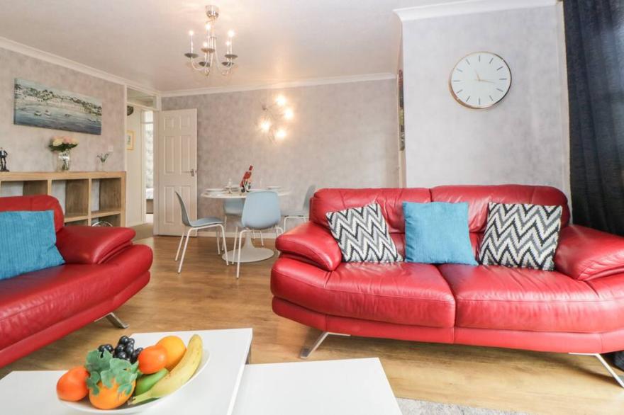 FOWEY COTTAGE, family friendly, with a garden in Torquay